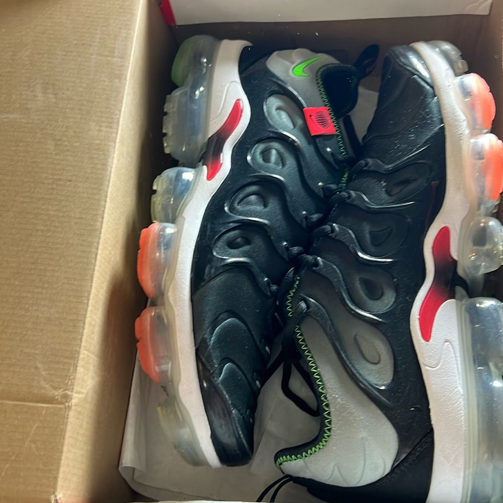 Men’s Nike Air vapormax plus size 11 with box